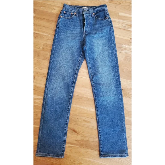 New Levi's WEDGIE STRAIGHT JEANS Size 25 & 29 - Picture 2 of 16